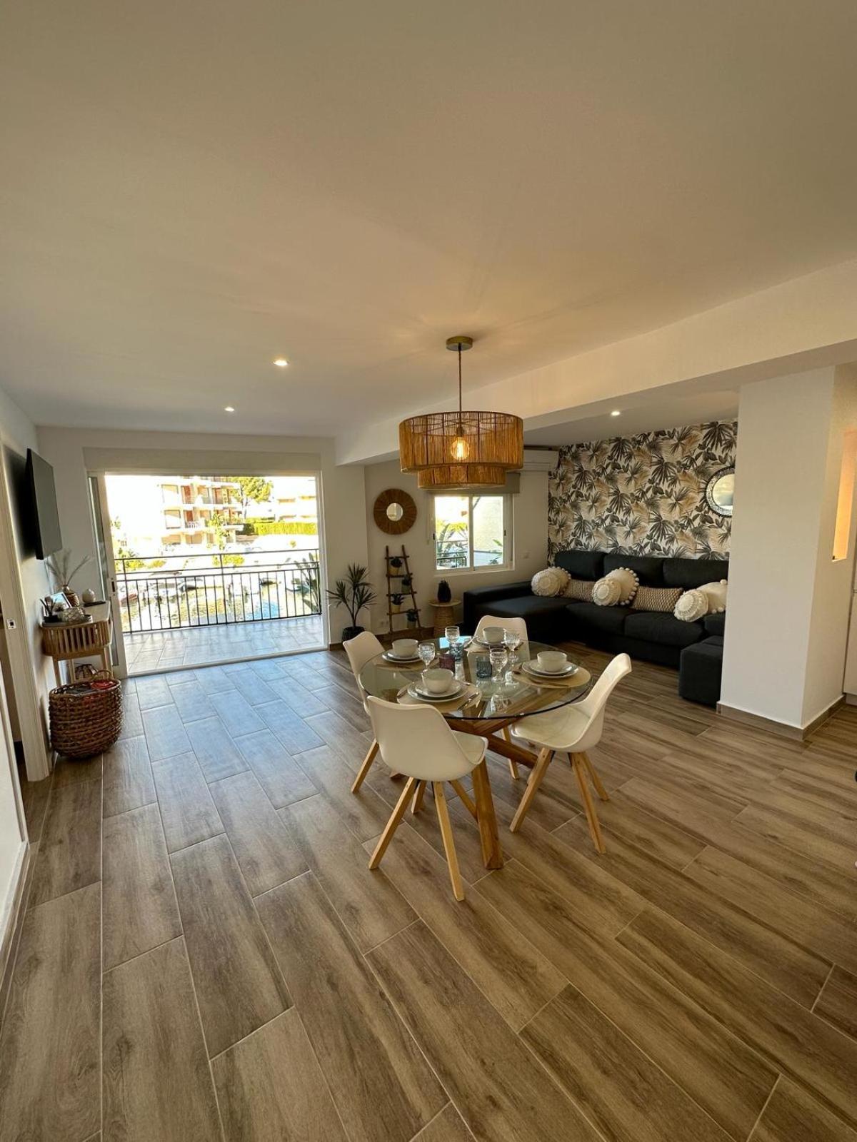 Waterfront 3 Bed Apartment, 90M From The Beach Platja de Larenal Екстериор снимка