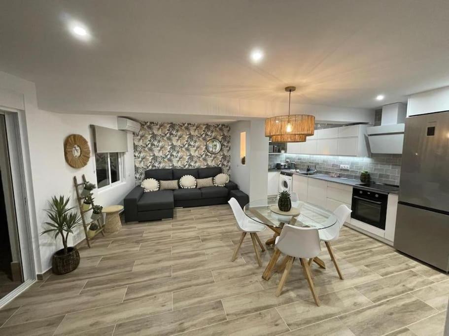 Waterfront 3 Bed Apartment, 90M From The Beach Platja de Larenal Екстериор снимка