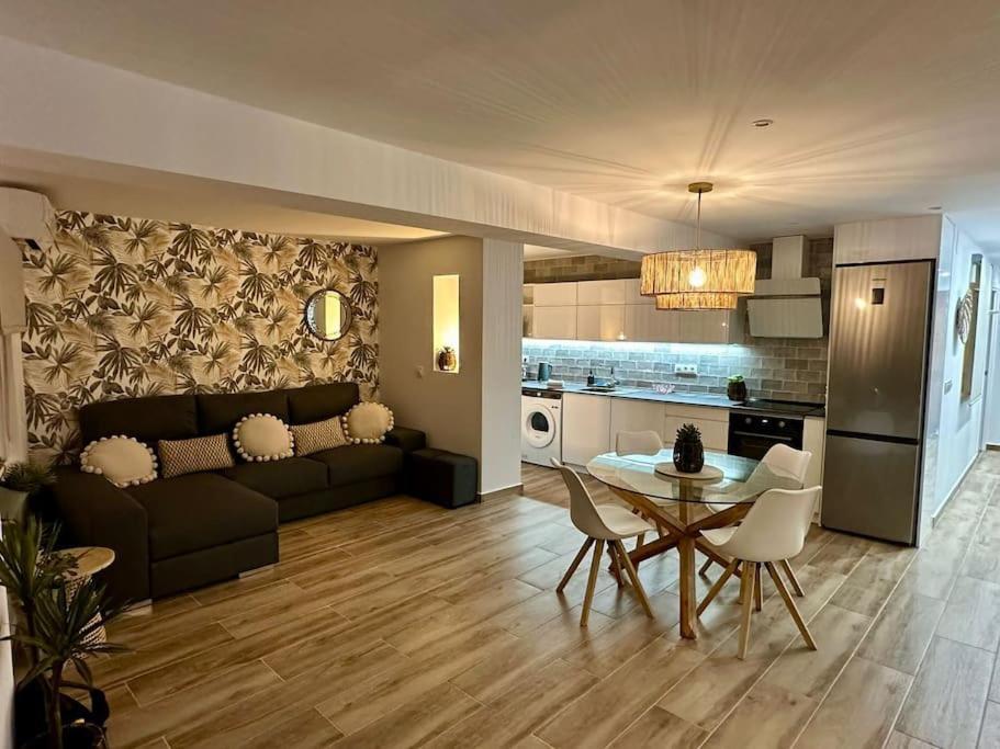 Waterfront 3 Bed Apartment, 90M From The Beach Platja de Larenal Екстериор снимка
