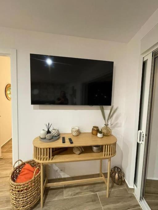 Waterfront 3 Bed Apartment, 90M From The Beach Platja de Larenal Екстериор снимка