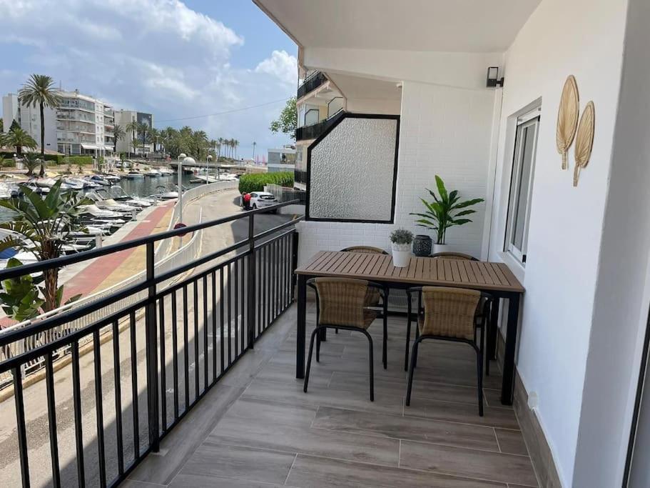 Waterfront 3 Bed Apartment, 90M From The Beach Platja de Larenal Екстериор снимка